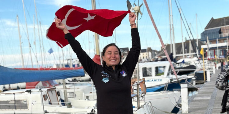 Bengisu Avcı Ocean's 7 Kuzey Kanalı'nı başarıyla geçti