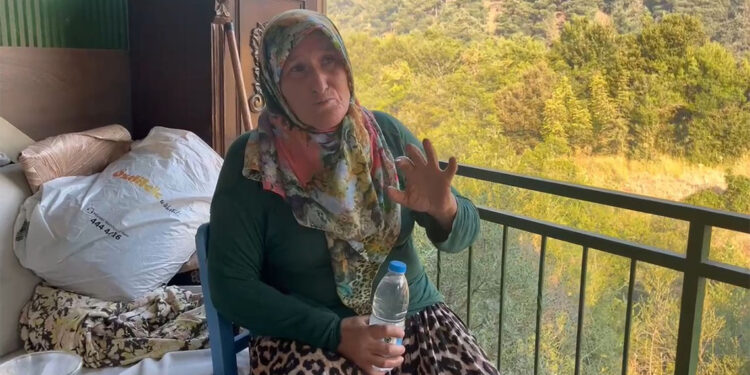 Alevlere müdahale etmeye çalışan kadın yangının ortasında kaldı