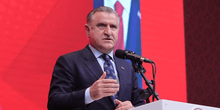 Bakan Bak, Universiade'de madalya kazanan sporcuları tebrik etti