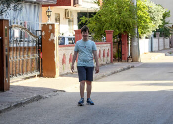 Balkondan düşen Metehan, azmiyle yeniden yürümeye başladı