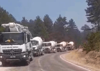 Beton pompasıyla alevlere su sıktılar