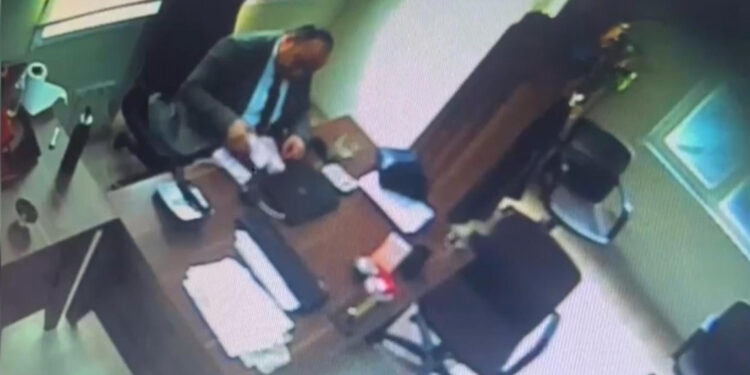 Beylikdüzü'nde rüşvet operasyonunda 18 vergi müfettişi tutuklandı