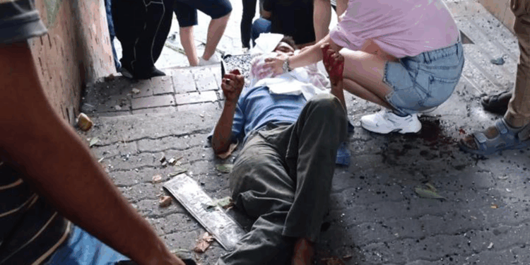 Beyoğlu’nda dolmuş otobüse arkadan çarptı: 2’si ağır, 5 yaralı