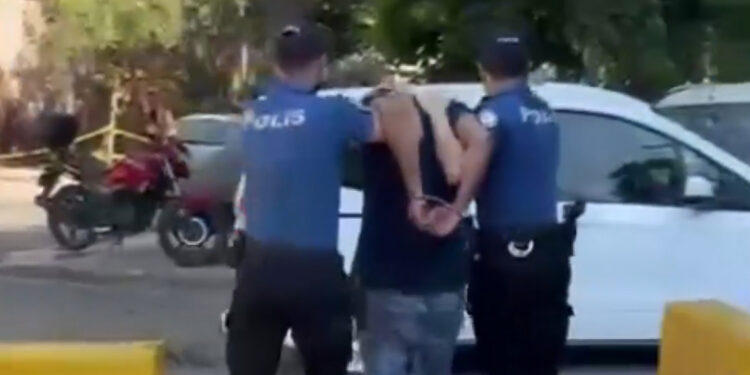 Beyoğlu'nda seyyar satıcı yer kavgasında dövülerek öldürüldü