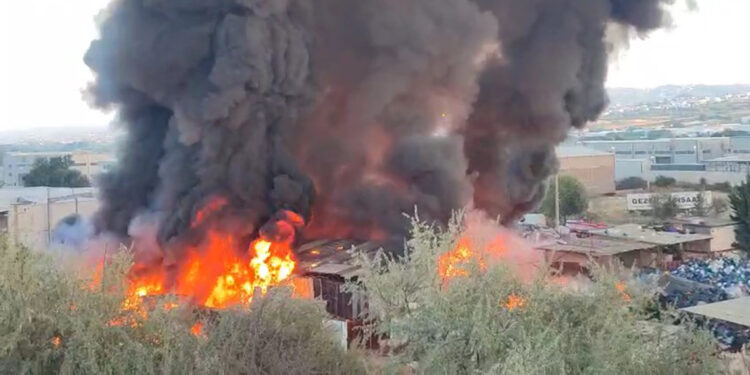 Bursa'da geri dönüşüm tesisinde yangın çıktı