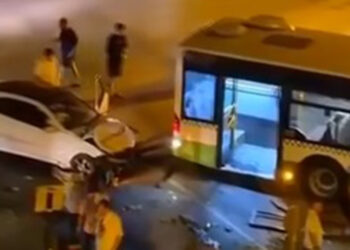 Bursa'da otomobil ile halk otobüsü çarpıştı: 7 Yaralı