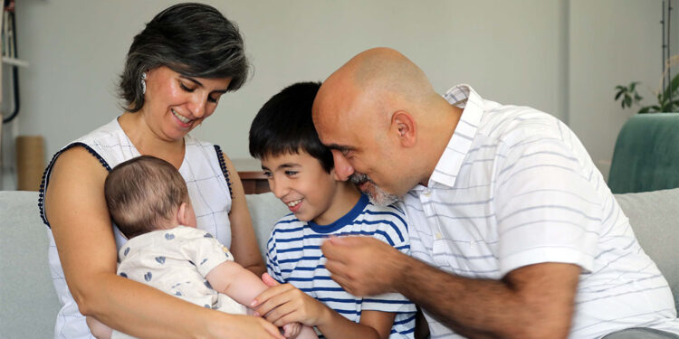 Gökçeoğlu çifti koruyucu aile olma hayaline kavuştu