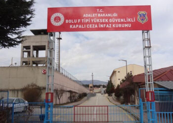 Koğuşta çıkan kavgada arkadaşını bıçakla öldürdü