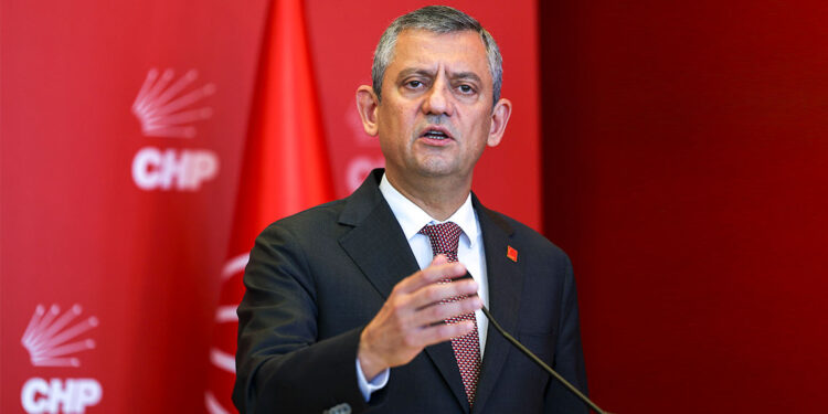 FETÖ'cülerin her birinin altını kazıyın, her birinden AK Parti bağlantısı çıkar