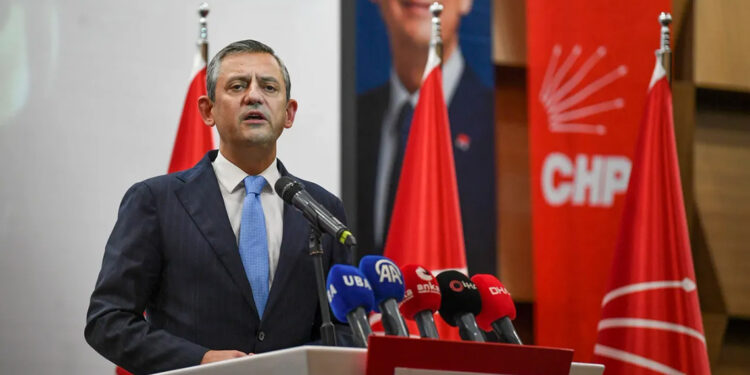 CHP'de acil MYK kararı: Özgür Özel'den kritik toplantı