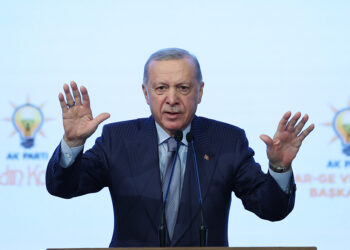 CHP'nin çok ciddi siyasi kıble sorunu var