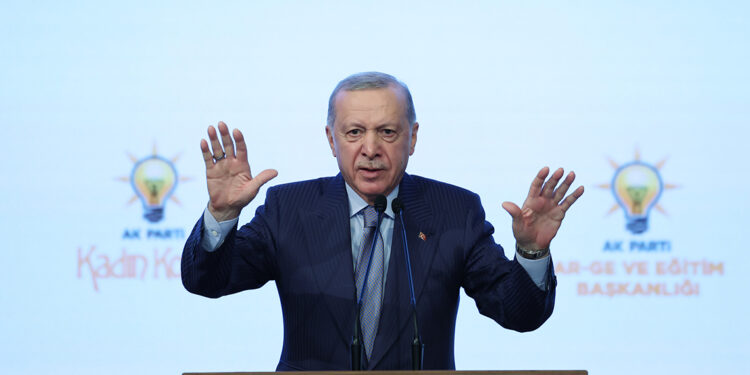 CHP'nin çok ciddi siyasi kıble sorunu var