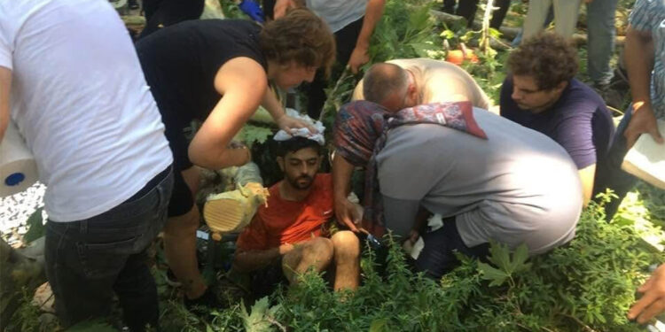 Çınar ağacının kırılan dalının altında kalan öğretmenin öldüğü olay kamerada