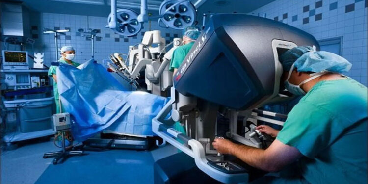 Çinli cerrahlar, 5 bin kilometre uzaktan ameliyat yaptı