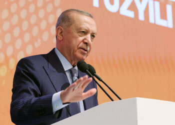 Dünyada kartlar yeniden karılıyor