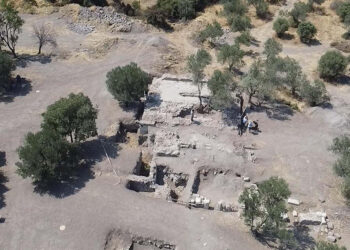 Çanakkale'de bulunan 3'üncü yüzyıla ait hamam gün yüzüne çıkarılıyor