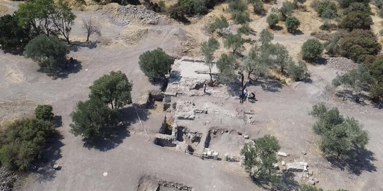 Çanakkale'de bulunan 3'üncü yüzyıla ait hamam gün yüzüne çıkarılıyor 