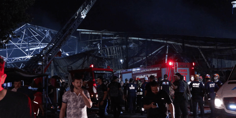 Çekmeköy'de fabrikada çıkan yangın söndürüldü