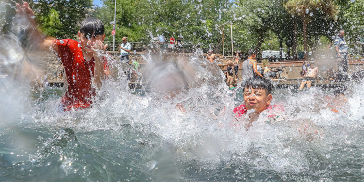 Diyarbakır'da termometreler 48 dereceyi gösterdi