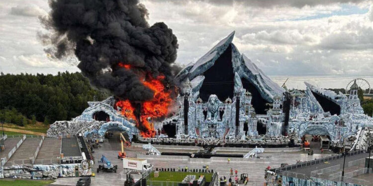 Tomorrowland'in ana sahnesinde yangın çıktı