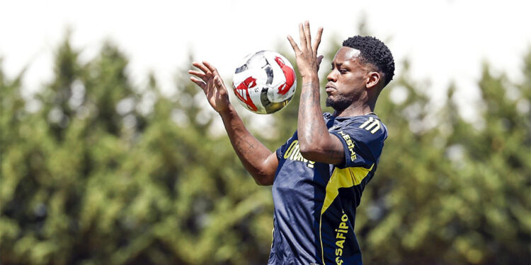 Jhon Duran ilk antrenmanını yaptı