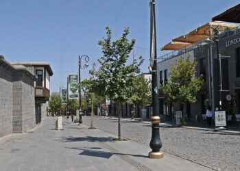 Diyarbakır'da termometreler 49 dereceyi gösterdi, sokaklar boş kaldı