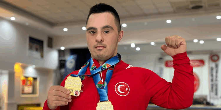 Down sendromlu milli judocu Ahmet Ünal'dan altın madalya geldi