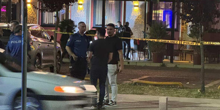Eğlence mekanına düzenlenen silahlı saldırıda 2 iş yeri çalışanı yaralandı