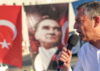Artık yaşlandın ve yoruldun, ülkenin derdini duymuyorsun