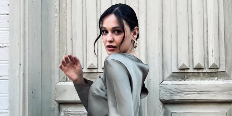 Onlar bir okul ve ben öğrenciyim, sünger gibiyim