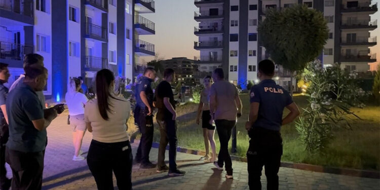 Evde düşerek yaralandığı belirtilen adamı, eşinin bıçakladığı ortaya çıktı