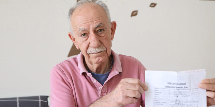 Evden tahliye edilen dede ile 2 torunu, bütçelerine uygun konut arıyor