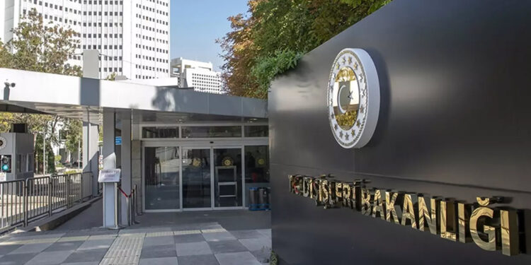 Ege ve Akdeniz'de tek taraflı tasarruflardan kaçınılması gerek