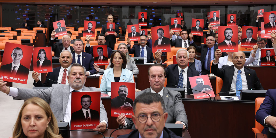 Emekli maaş artışını içeren teklif Meclis'ten geçti