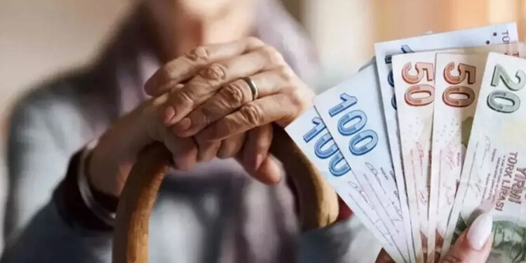 En düşük emekli maaşı 16 bin 881 TL'ye yükseltildi