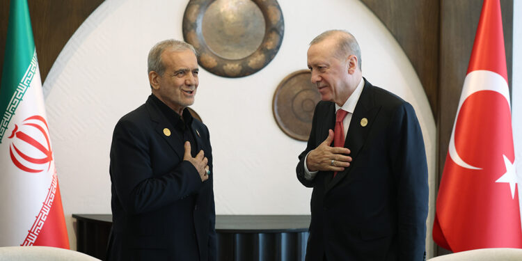 Erdoğan, İran Cumhurbaşkanı Mesud Pezeşkiyan ile görüştü