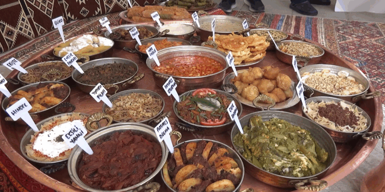 Erzurum'da 55 çeşit ürünün yer aldığı 'Kahvaltı Festivali'