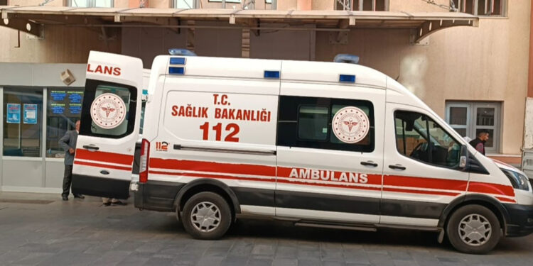 Eşini ve 2 kızını bıçakladı, cami tuvaletinde yakalandı