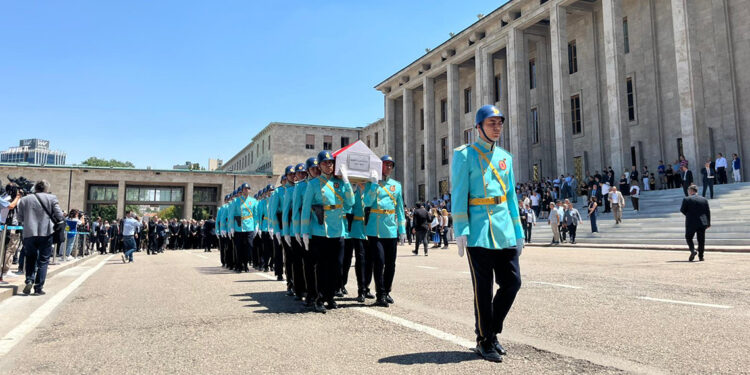 Eski CHP Genel Başkanı Altan Öymen için TBMM'de tören