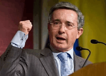 Eski Kolombiya Cumhurbaşkanı Uribe, rüşvetten suçlu bulundu