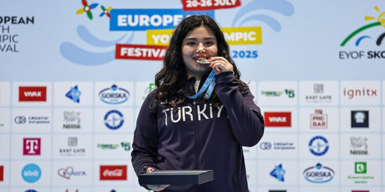 Ezginur Türkmen, Avrupa Yaz Festivalinde altın madalya kazandı