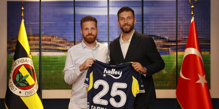 Fenerbahçe, Tarık Çetin'i bir yıllığına kadrosuna kattı