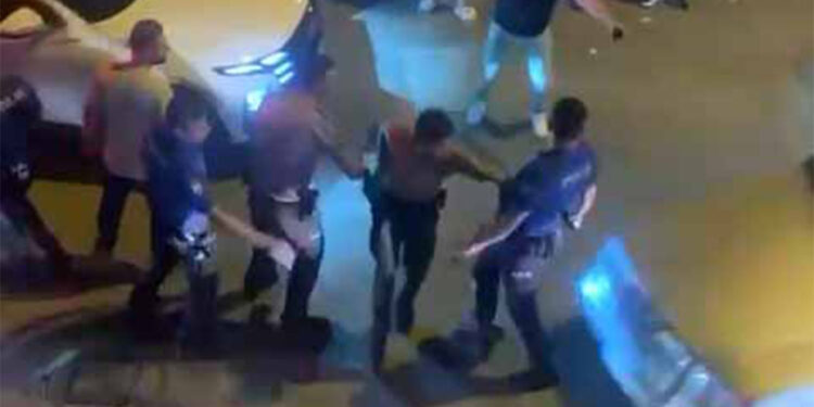 Firari hükümlüye yönelik düzenlenen operasyonda otomobille polise çarptı; 3 gözaltı