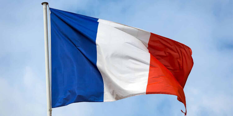 Fransa'da tüm kamu harcamaları dondurulacak