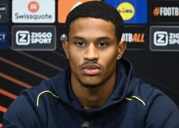 Fenerbahçe'de Jayden Oosterwolde'nin sözleşmesi uzatıldı