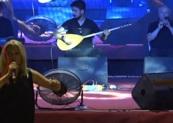Festivalde sahne alan sanatçının başına dron çarptı