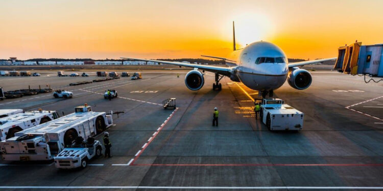 Fransa'da grev nedeniyle bazı uçuşlar iptal edildi