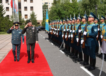 Orgeneral Metin Gürak Kazakistan'a gitti