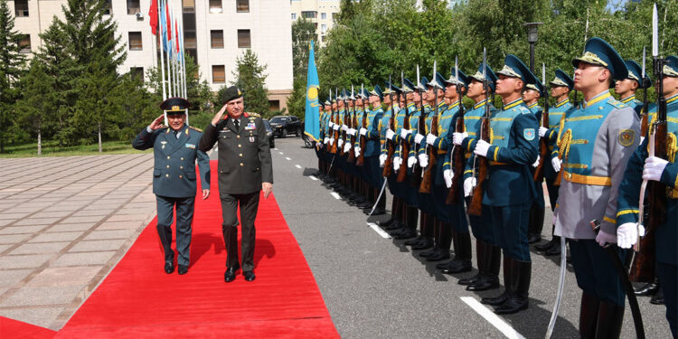 Orgeneral Metin Gürak Kazakistan'a gitti