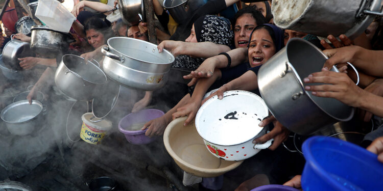 Gazze'de açlıktan yaşamını yitirenlerin sayısı 127'ye ulaştı
